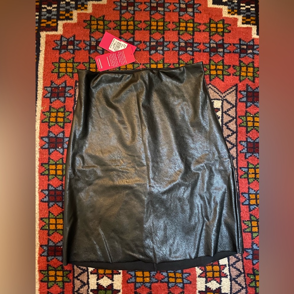 Brand New With Tags** Commando, Faux leather mini skirt, Large